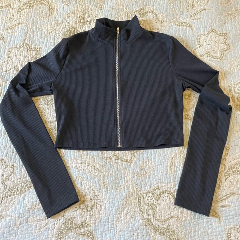 Publik Crop Top Black Long Sleeve sz L